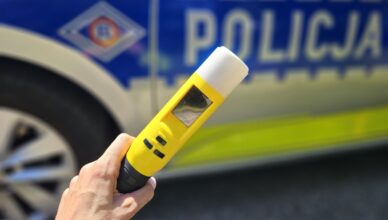 Stracił samochód za jazdę po alkoholu. Kompletnie pijany kierowca Forda zatrzymany przez świadka