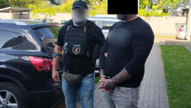 Zatrzymany przez "Kobrę" odpowie za kradzież z włamaniem Mercedesa
