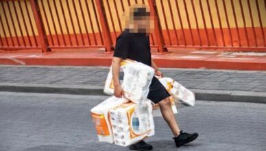 Kryzys żołądkowy czy złodziejstwo? 42‑latek ukradł 1800 rolek papieru toaletowego
