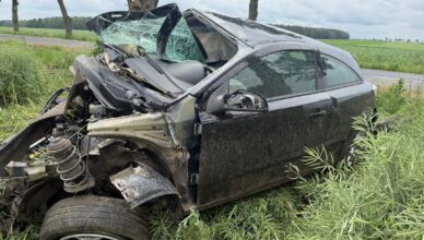 Nietrzeźwy 18-latek dachował Oplem. Stracił prawo jazdy