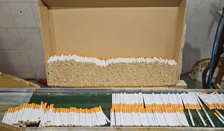 Nielegalna fabryka wyrobów tytoniowych zlikwidowana. Zabezpieczono ponad 1,4 mln papierosów i niemal 1,6 tony tytoniu
