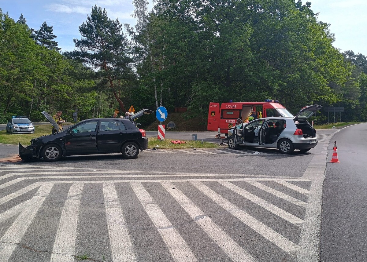 Czarny bilans długiego weekendu na drogach powiatu żyrardowskiego. 4 osoby ranne, hulajnogista w ciężkim stanie, pijany kierowca zatrzymany.