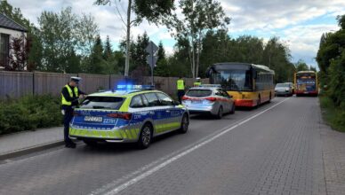 13-latka na hulajnodze tuż obok autobusu. Chwila nieuwagi mogła skończyć się tragedią