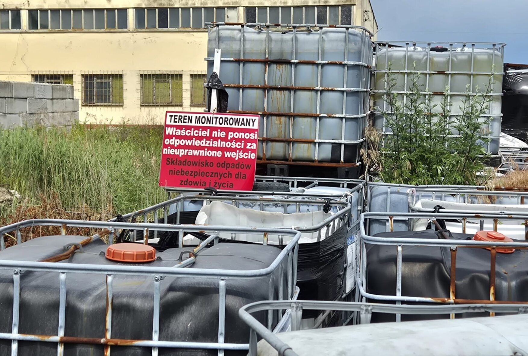 20 tysięcy ton niebezpiecznych odpadów w Wołominie. Potrzeba około 200 mln zł i pilnych decyzji