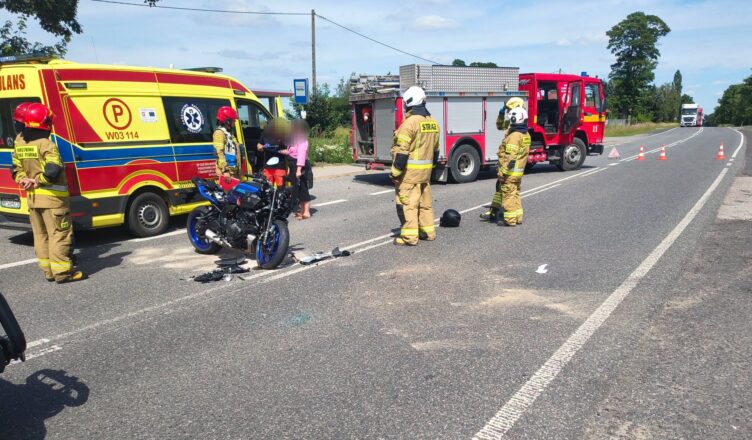 Poważne zderzenie busa z motocyklem na DK62. Młody motocyklista trafił pod opiekę ratowników