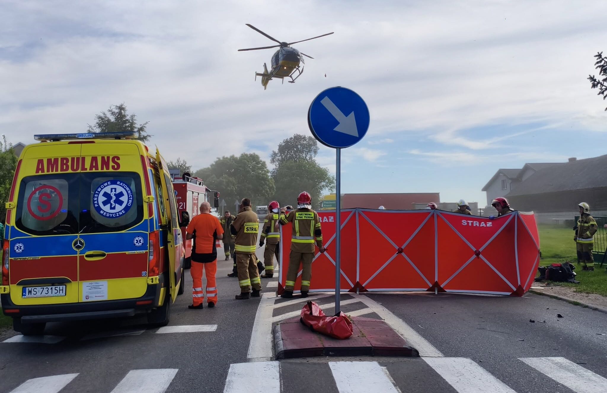 Motocyklista zderzył się z ciężarówką. Lądował śmigłowiec LPR