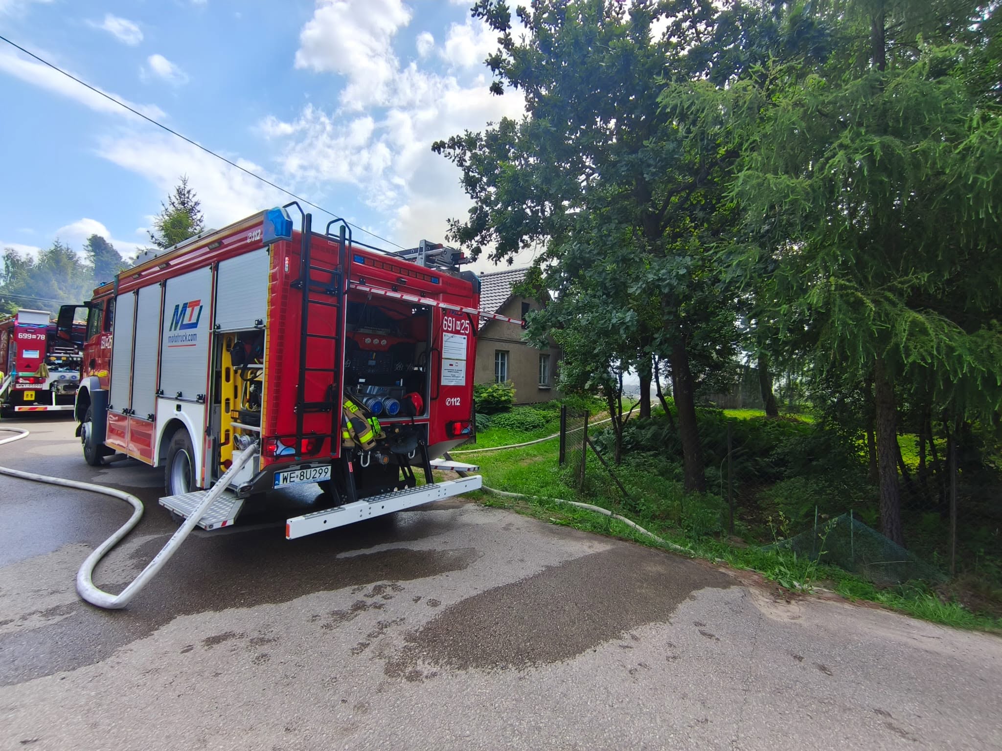 Pożar w Udrzynie. Ogień objął trzy budynki gospodarcze