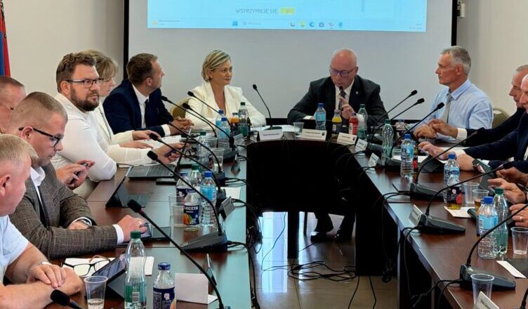 Beata Skulimowska z wotum zaufania i absolutorium. Rada Miejska w Tłuszczu podsumowała 2025 rok