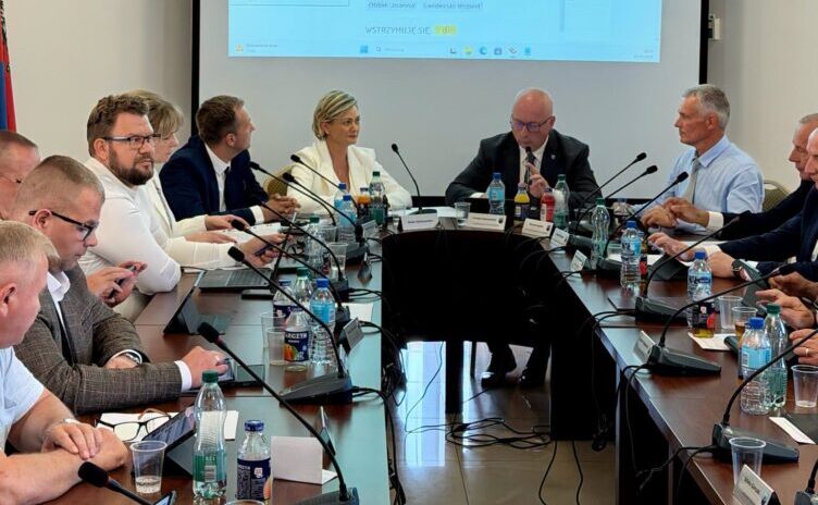 Beata Skulimowska z wotum zaufania i absolutorium. Rada Miejska w Tłuszczu podsumowała 2025 rok