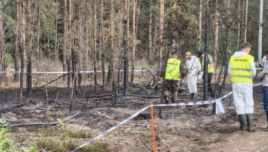 Śledczy weszli na pogorzelisko. Trwa ustalanie przyczyn gigantycznego pożaru na pograniczu powiatów wołomińskiego i mińskiego