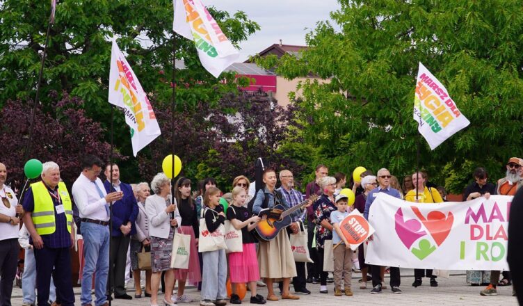 XI Marsz dla Życia i Rodziny w Wołominie – radosne świadectwo wiary, życia i rodzinnych wartości