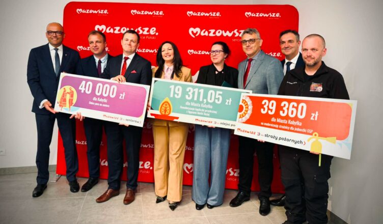 Kobyłka z trzema dotacjami z Mazowsza. Pieniądze trafią do strażaków, seniorów i na odnowienie kapliczki