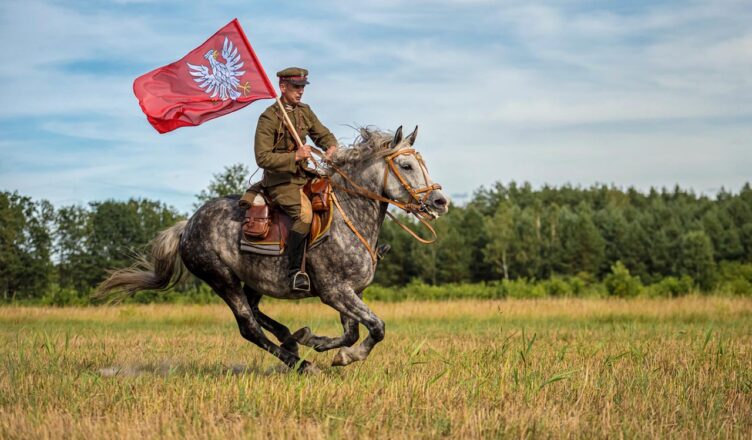 Zabierz flagę Mazowsza i ruszaj w drogę. Wakacyjna przygoda, która może wygrać tysiące złotych