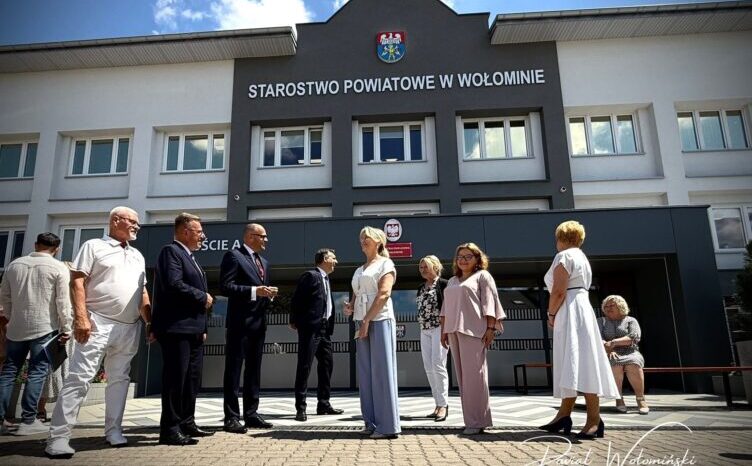 Wyremontowane starostwo otwarte dla mieszkańców. Powiat Wołomiński zakończył pierwszy etap dużej modernizacji
