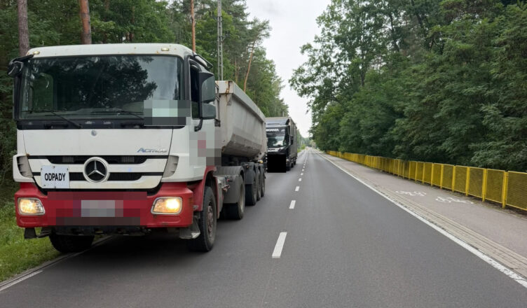 Pięć mandatów dla jednego kierowcy, drugi bez wymaganych uprawnień do kierowania ciężarówką