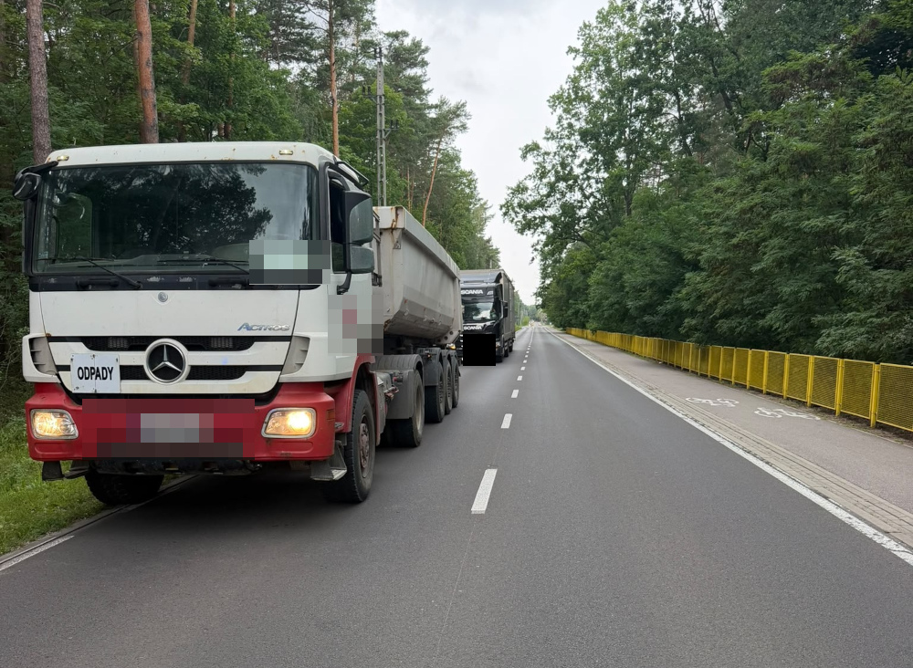 Pięć mandatów dla jednego kierowcy, drugi bez wymaganych uprawnień do kierowania ciężarówką