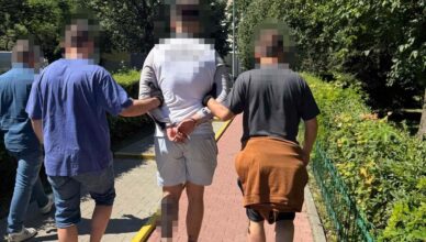 Kryminalni zatrzymali poszukiwanego, który ukrywał się na drugim końcu Polski