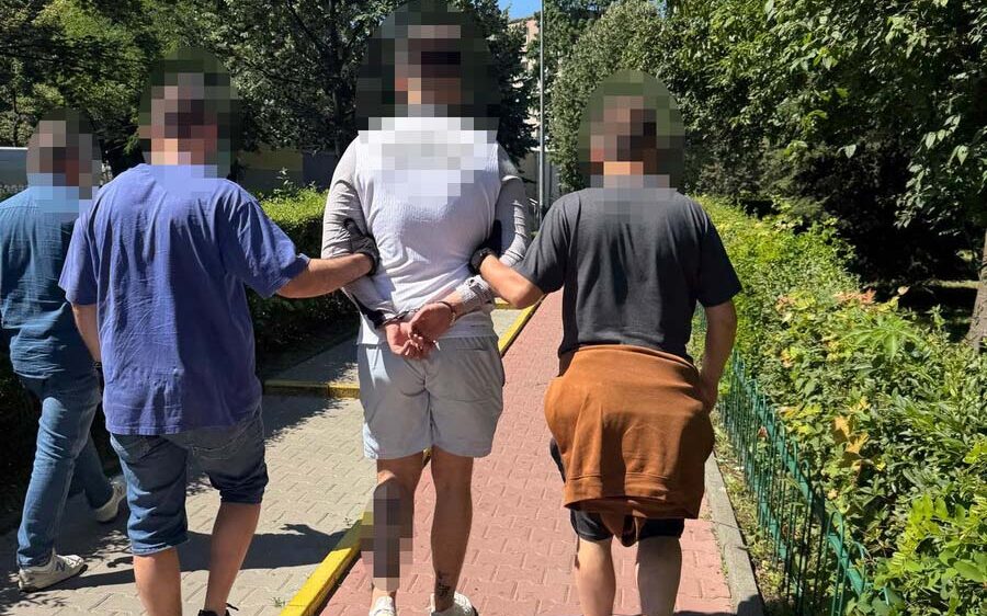 Kryminalni zatrzymali poszukiwanego, który ukrywał się na drugim końcu Polski
