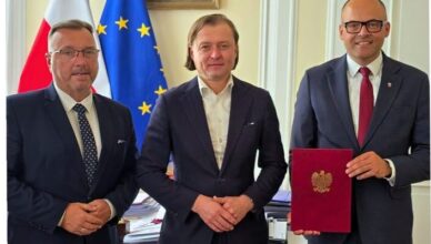 Ponad 12,9 mln zł na rozbudowę ul. Piłsudskiego w Ząbkach. Powiat podpisał umowę o dofinansowanie