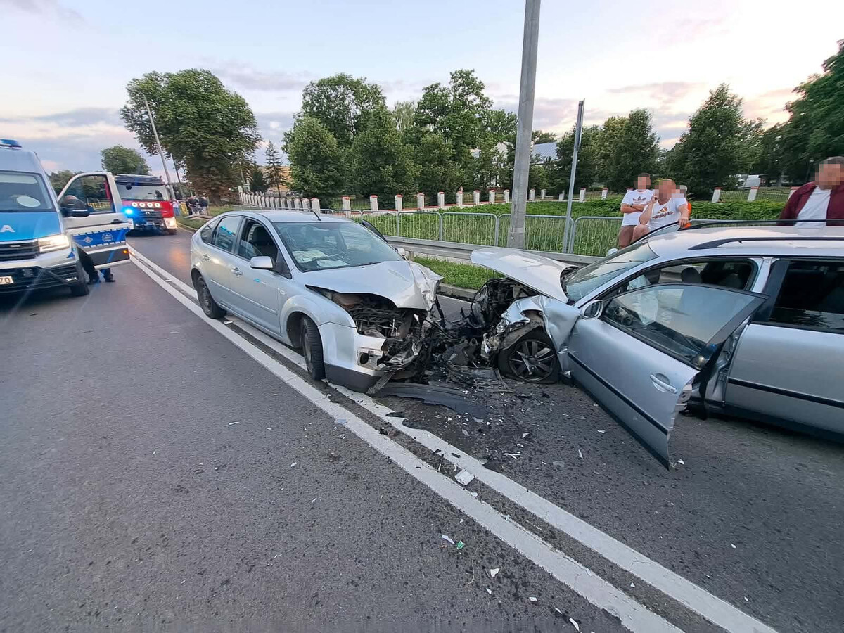 Policjant Oddziału Prewencji Policji w Płocku w czasie wolnym od służby udzielał pomocy uczestnikom wypadku