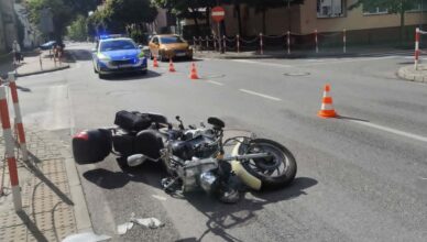 Wypadek z udziałem motocyklisty w Płocku