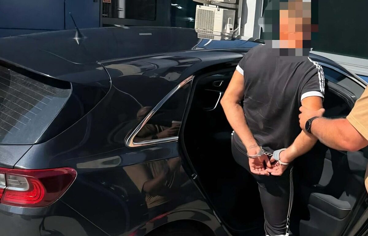 Kryminalni zatrzymali dwóch poszukiwanych. Jeden wyszedł na spacer, drugi ukrywał się pod łóżkiem