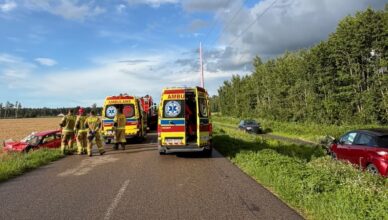 Czołowe zderzenie w Wygodzie – policjanci wyjaśniają okoliczności zdarzenia