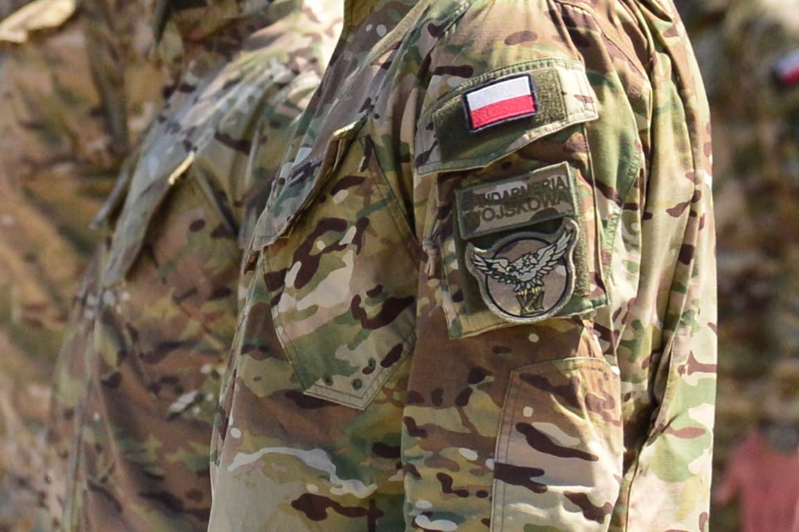 Ponad 3,5 kg narkotyków i ponad 320 tys. zł. Żandarmeria zatrzymała żołnierza i dwie osoby cywilne w Markach i Ząbkach