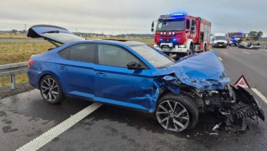 Zderzenie dwóch osobówek na S7, w Zakroczymiu, Jedna osoba poszkodowana, na miejscu, pracowały służby
