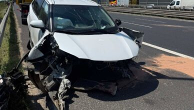 Potężna kraksa na S8. Z Toyoty wyrwało silnik, trzy pasy były zablokowane