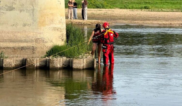 O krok od tragedii nad Bugiem. Strażak po służbie wskoczył do rzeki i uratował dziewczynkę