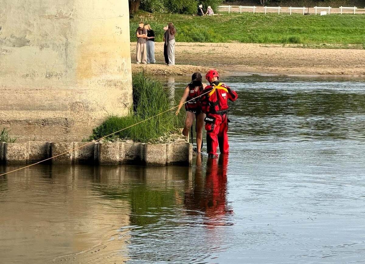 O krok od tragedii nad Bugiem. Strażak po służbie wskoczył do rzeki i uratował dziewczynkę