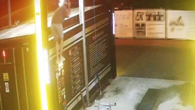 Pijany 21-latek zdemolował myjnię i toaletę na stacji paliw. Policja znalazła go leżącego w łazience