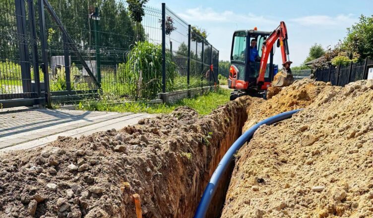 Nowy odcinek wodociągu w Pólku. Gmina Tłuszcz rozbudowuje sieć przy ul. Piwnej