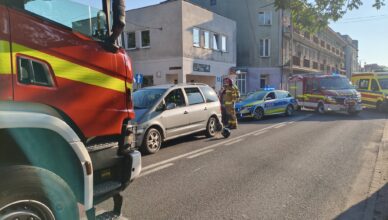 Zderzenie osobówki ze skuterem w Nowym Dworze Mazowieckim. Jedna osoba poszkodowana