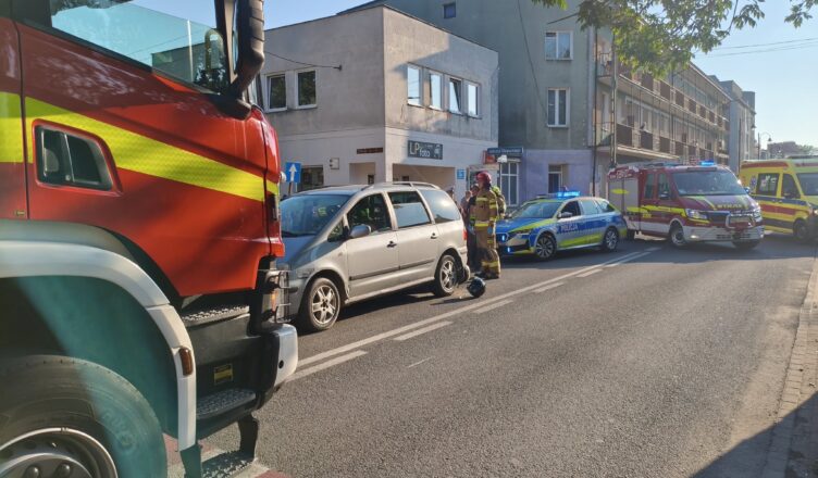 Zderzenie osobówki ze skuterem w Nowym Dworze Mazowieckim. Jedna osoba poszkodowana