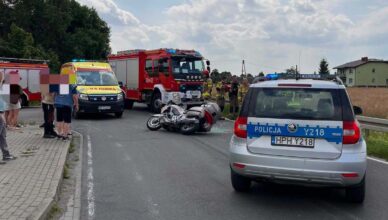 Motocyklista uderzył w tył BMW. Droga Płock–Sierpc była całkowicie zablokowana