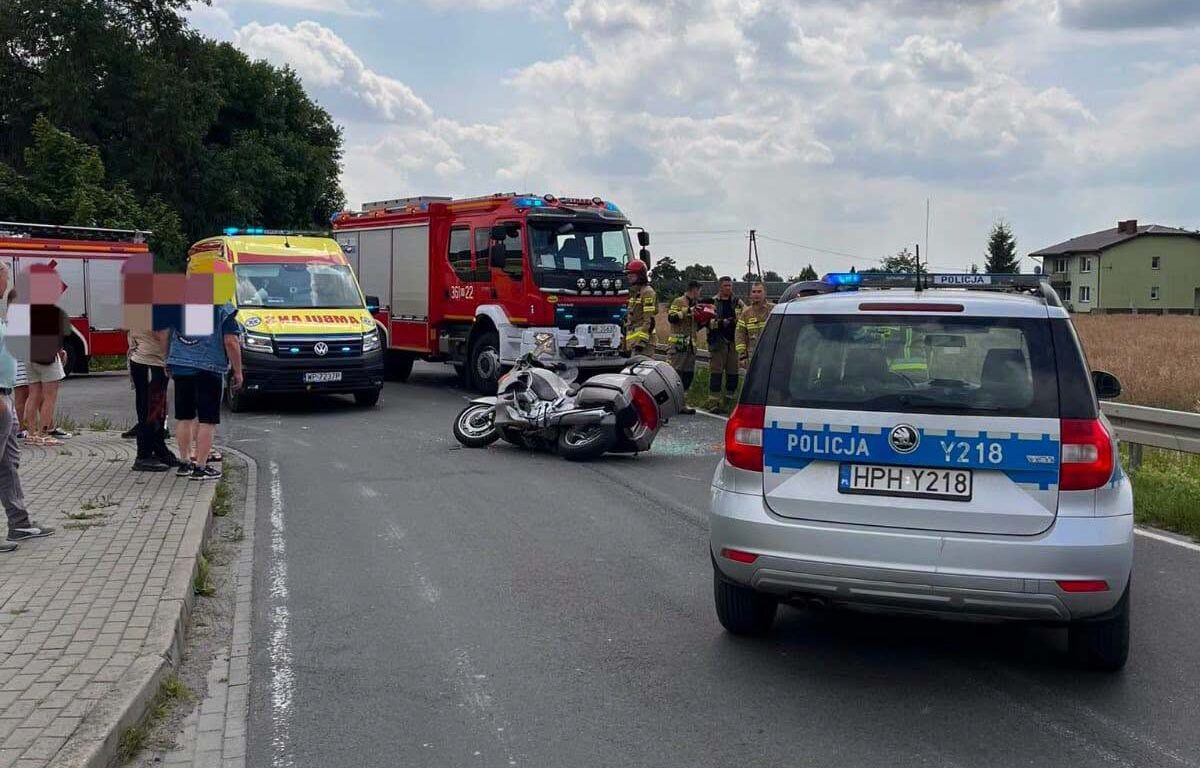 Motocyklista uderzył w tył BMW. Droga Płock–Sierpc była całkowicie zablokowana