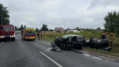 Poważny wypadek w Skaryszewie. Rozbite osobówki, ciężarówki i dwie osoby w szpitalu
