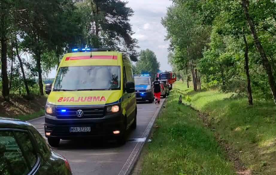 Tragiczny weekend na drogach południowego Mazowsza. Rowerzysta zginął po potrąceniu, motocyklista trafił do szpitala