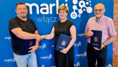 Wakacyjny remont w mareckiej „Piątce”. Szkoła ma zyskać nowe pokrycie dachu przed wrześniem