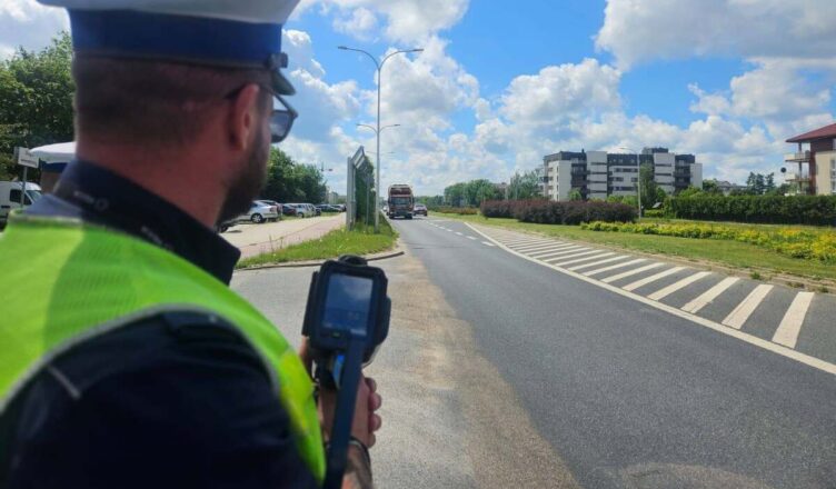 Stracił prawo jazdy za jazdę z prędkością 105 km/h