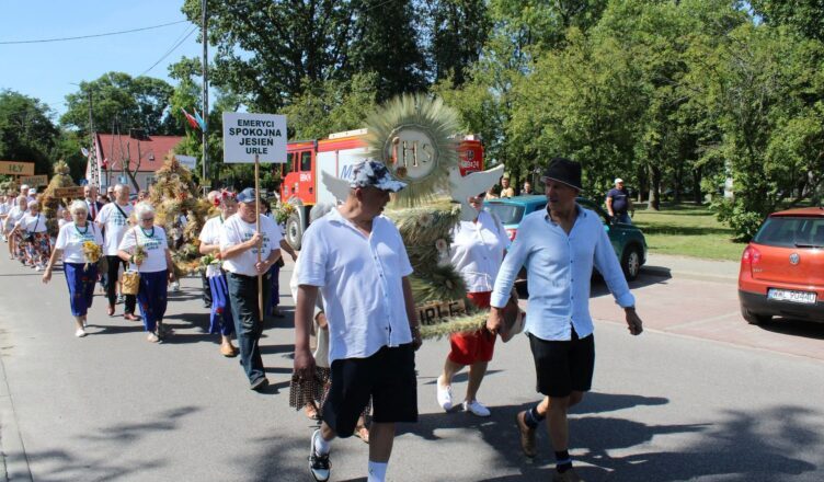 Jadów - Dożynkowy korowód, 14 wieńców i wieczór pełen muzyki
