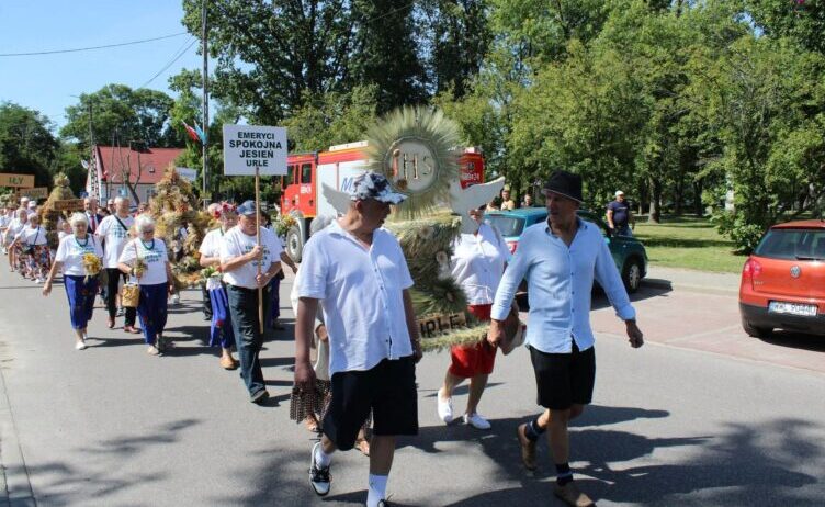 Jadów - Dożynkowy korowód, 14 wieńców i wieczór pełen muzyki