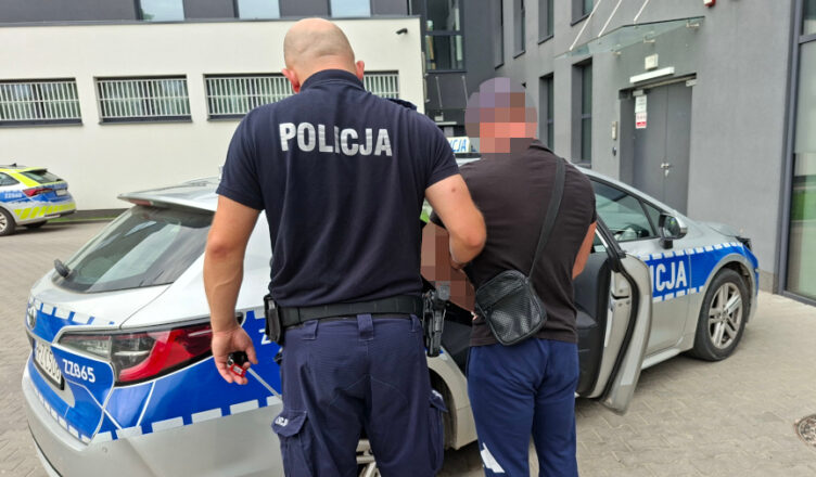 Unikał więzienia, ale zdradził go nerwowy manewr partnerki. 35-latek trafił za kratki
