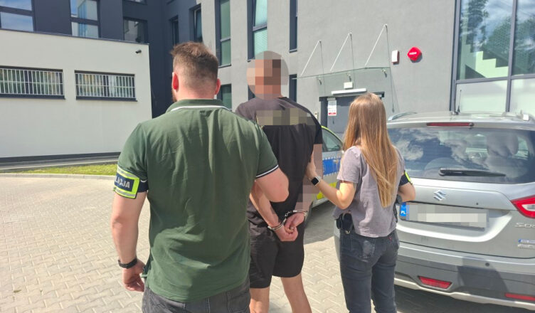 Przełom w sprawie rozboju i włamania. Karczewscy policjanci zatrzymali dwóch mężczyzn i przejęli znaczne ilości narkotyków.