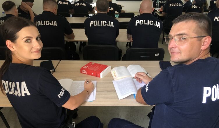 Młodzi policjanci nie zawahali się ani chwili