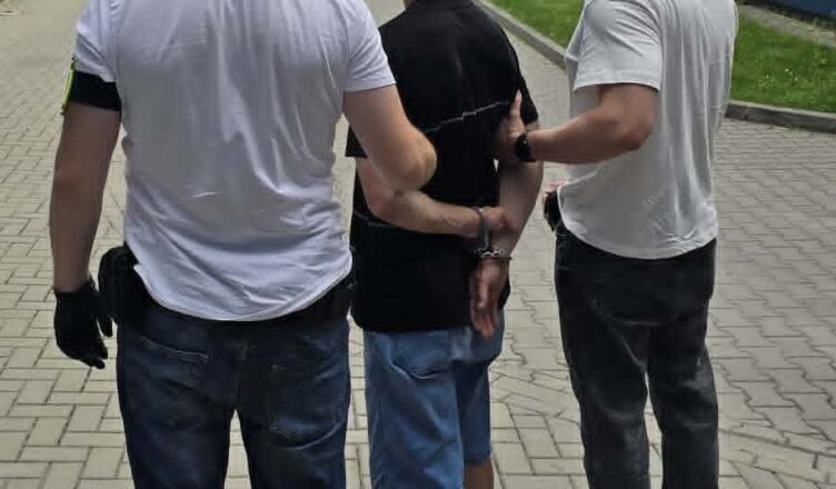 Czujni mieszkańcy schwytali włamywacza. 41-latek zaledwie od kilku tygodni przebywał na wolności