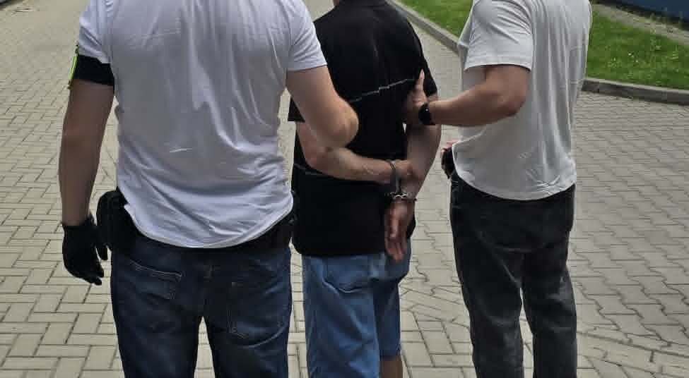 Czujni mieszkańcy schwytali włamywacza. 41-latek zaledwie od kilku tygodni przebywał na wolności
