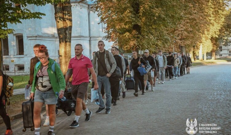 Blisko 140 ochotników rozpoczęło „Wakacje z WOT” w 5 Mazowieckiej BOT